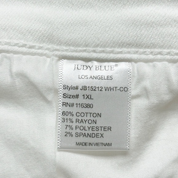 Judy Blue White Hi-Rise Distressed Denim Shorts Size 1X - Picture 6 of 7